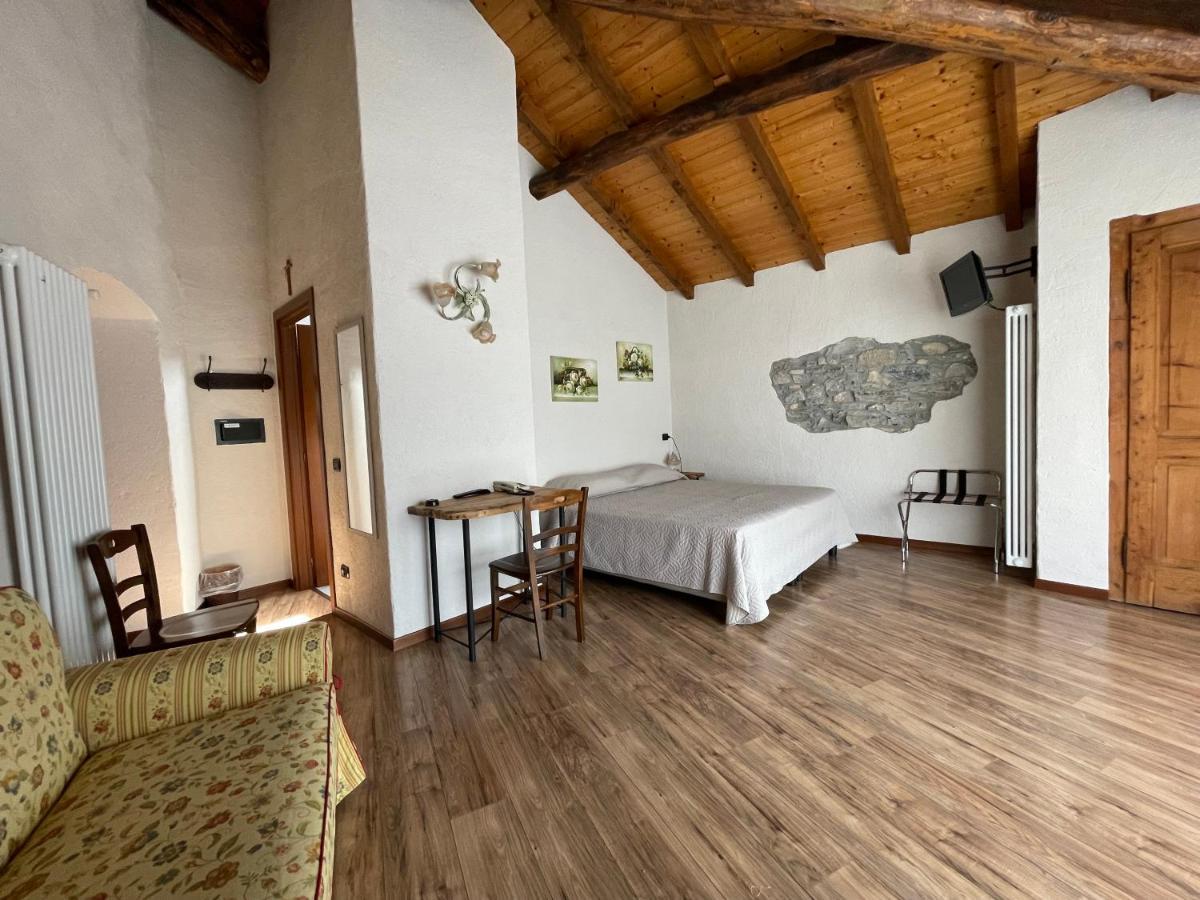 Hotel La Torre Кастильоне-д'Интельви Экстерьер фото